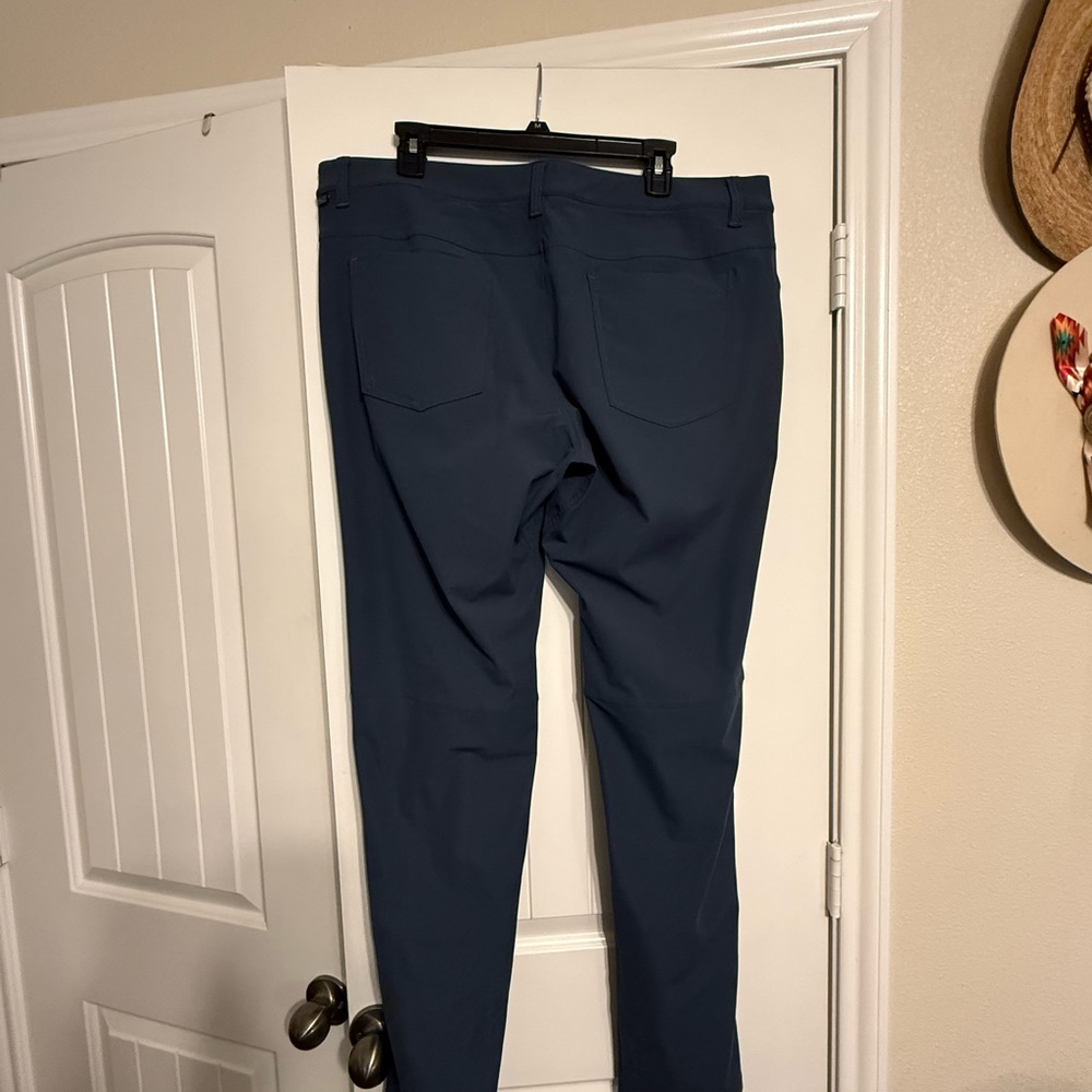 Lululemon Men’s Navy Pants